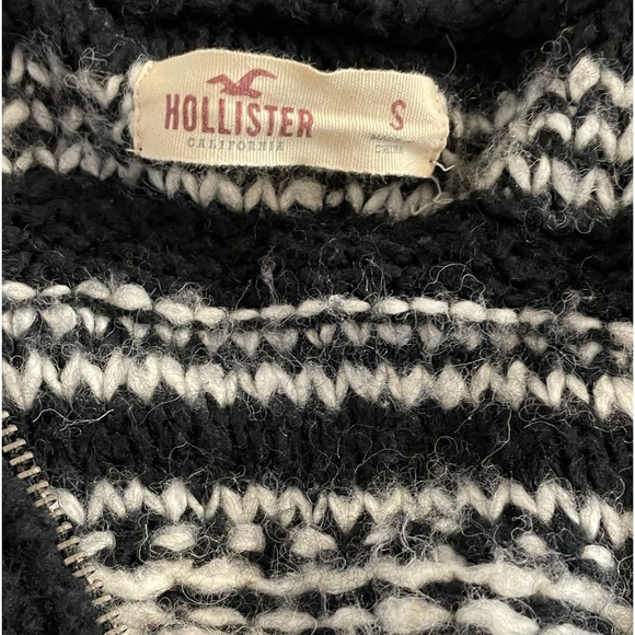 Hollister fuzzy zip up hoodie. Black and white. Size Small - Picture 3 of 3